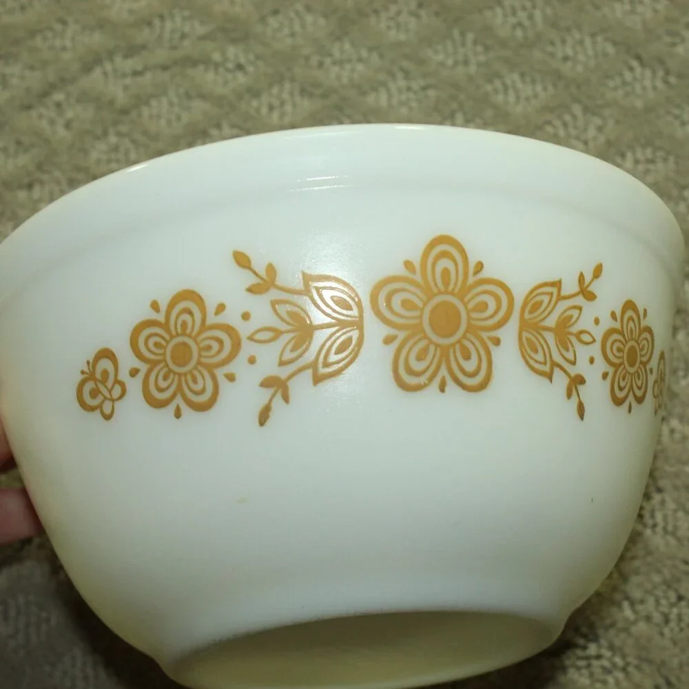 Vintage Pyrex 1.5 Qt Mixing Nesting Bowl White & Gold Butterfly Pattern 402 MINT